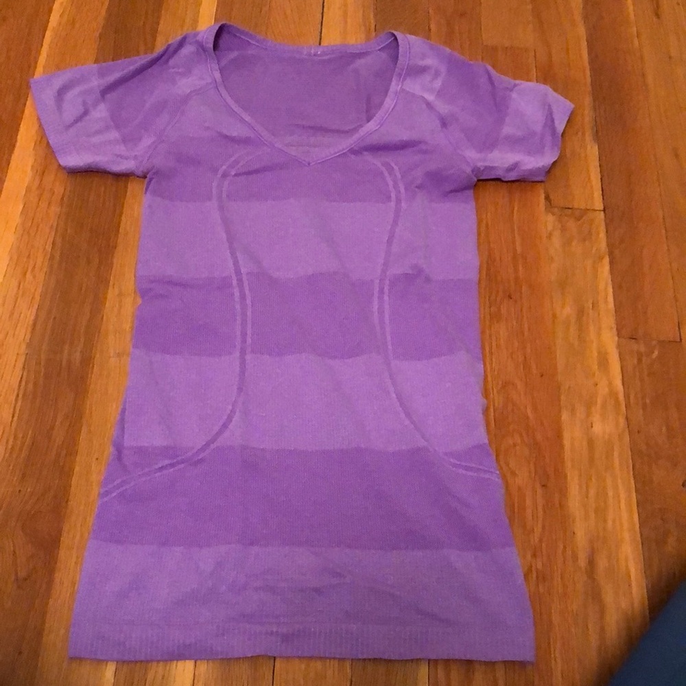 Lululemon shirt size 4